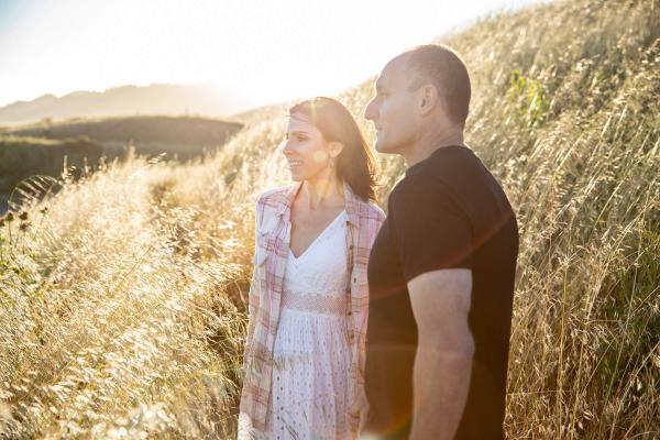 windy-hill-engagement-shoot-with-dog-18 0