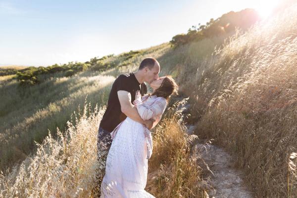 windy-hill-engagement-shoot-with-dog-4 0