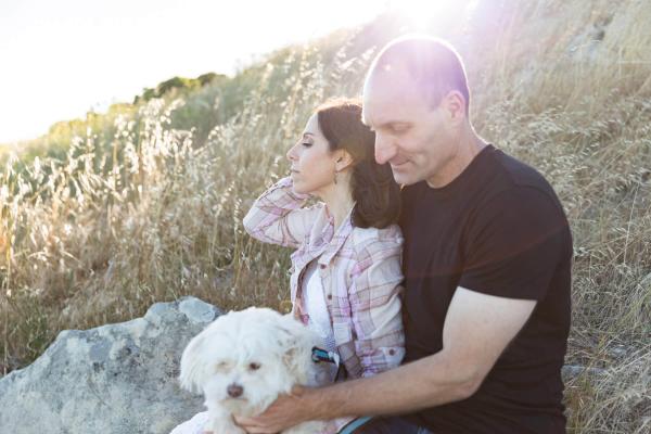 windy-hill-engagement-shoot-with-dog-6 0